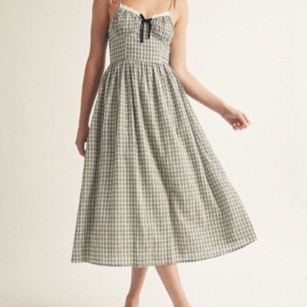 Elegant Checkered Midi Dress - Picture 5 of 6